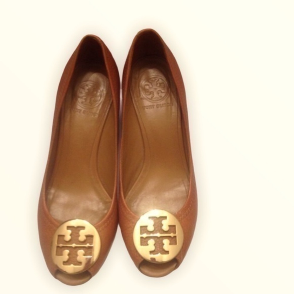 Beautiful and Comfortable Tory Burch Tan Heels with Iconic Logo